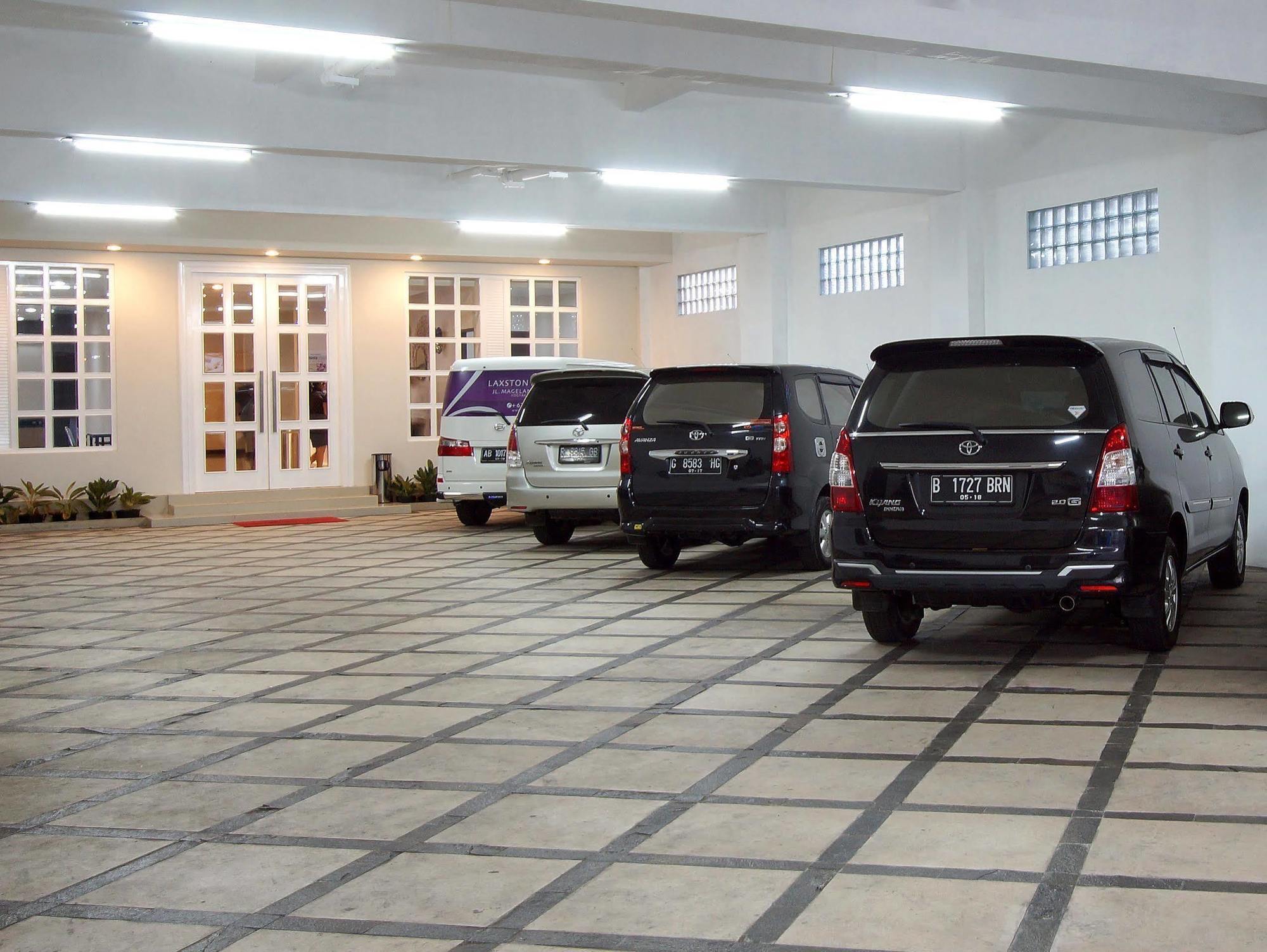 Laxston Hotel Джокякарта Екстериор снимка