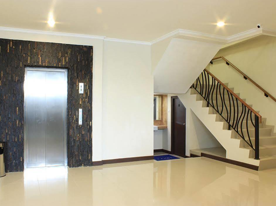 Laxston Hotel Джокякарта Екстериор снимка